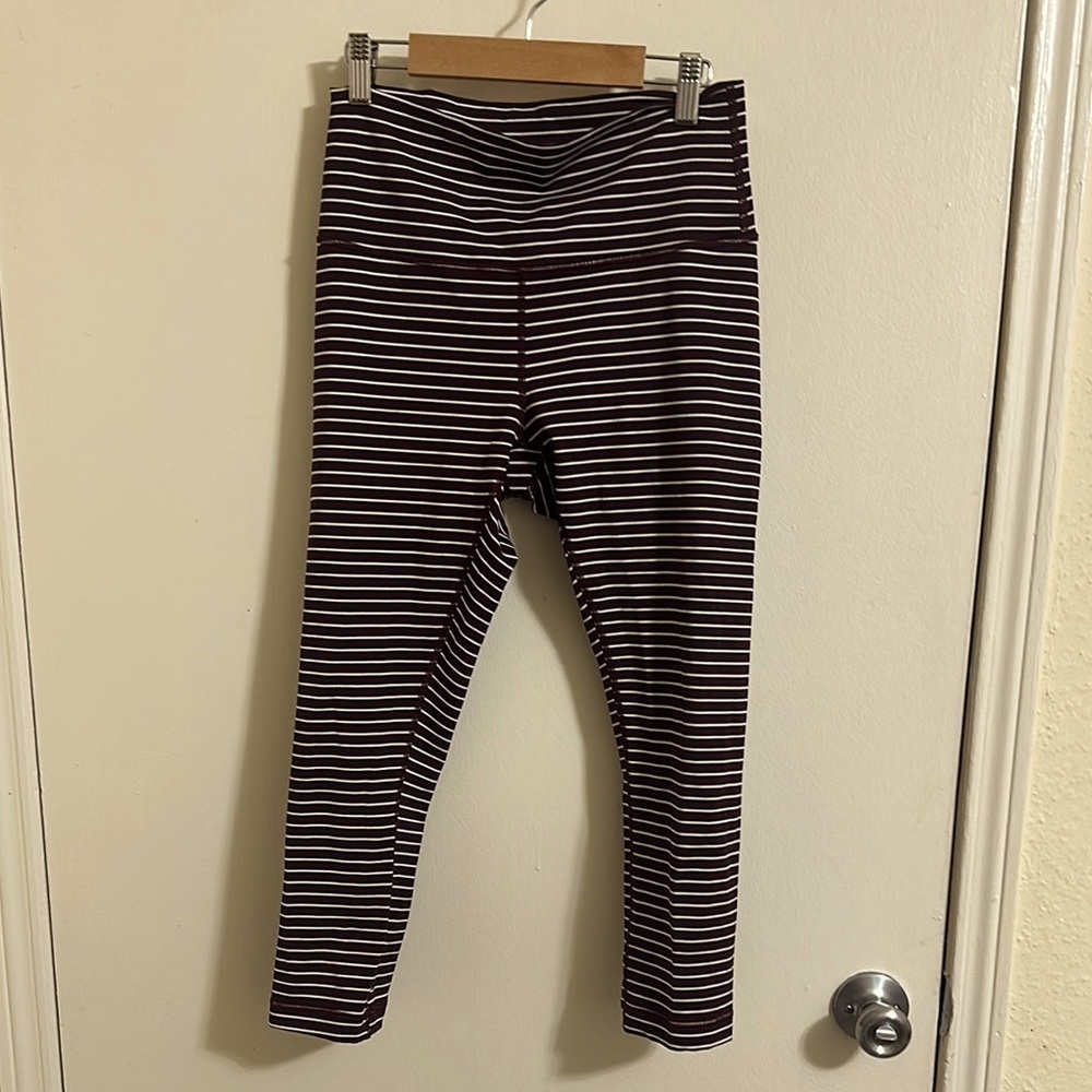 EUC Lululemon Maroon‎ & White Athletic Cropped Leggings size 8